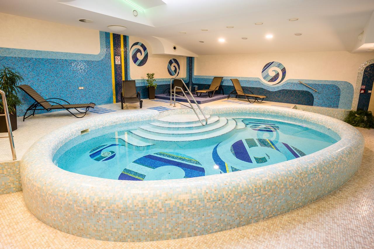 Wellness Hotel Loewe Piestany Bagian luar foto